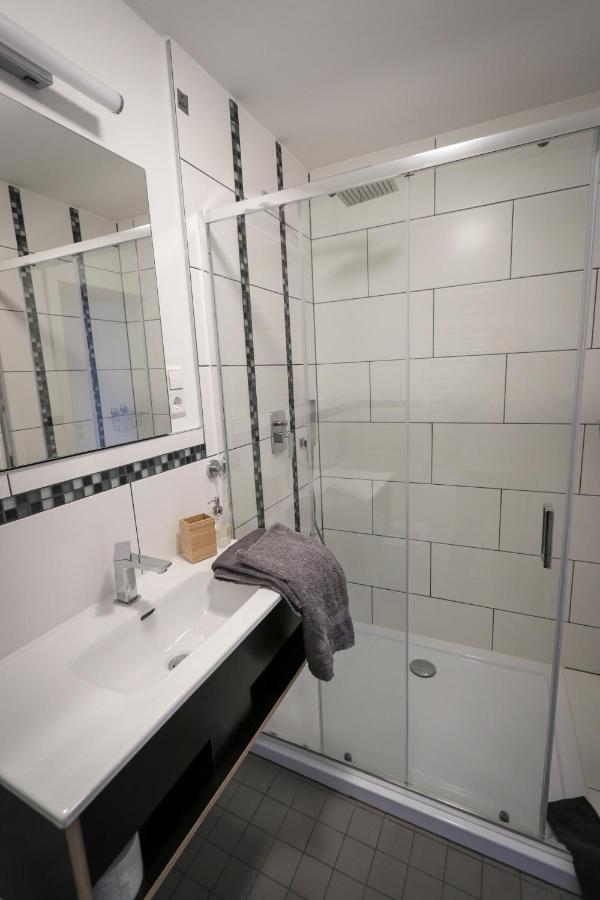 Zur Krone Neuotting Bagian luar foto